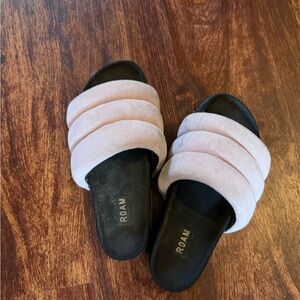ROAM Women's Soft Pink Slippers